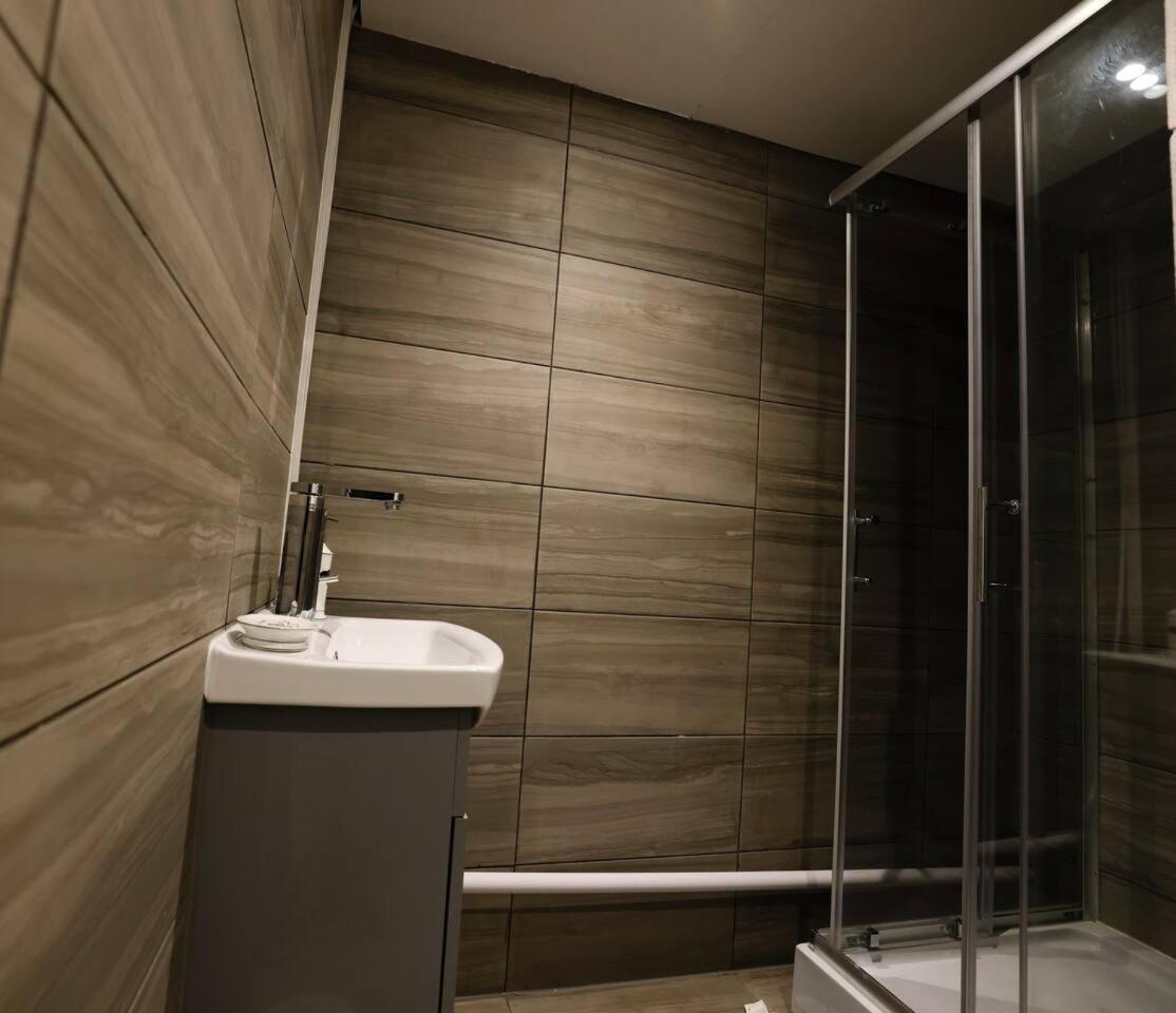 3 Bedroomflat-Free Parking-Wifi-Parking-8People London Exterior foto
